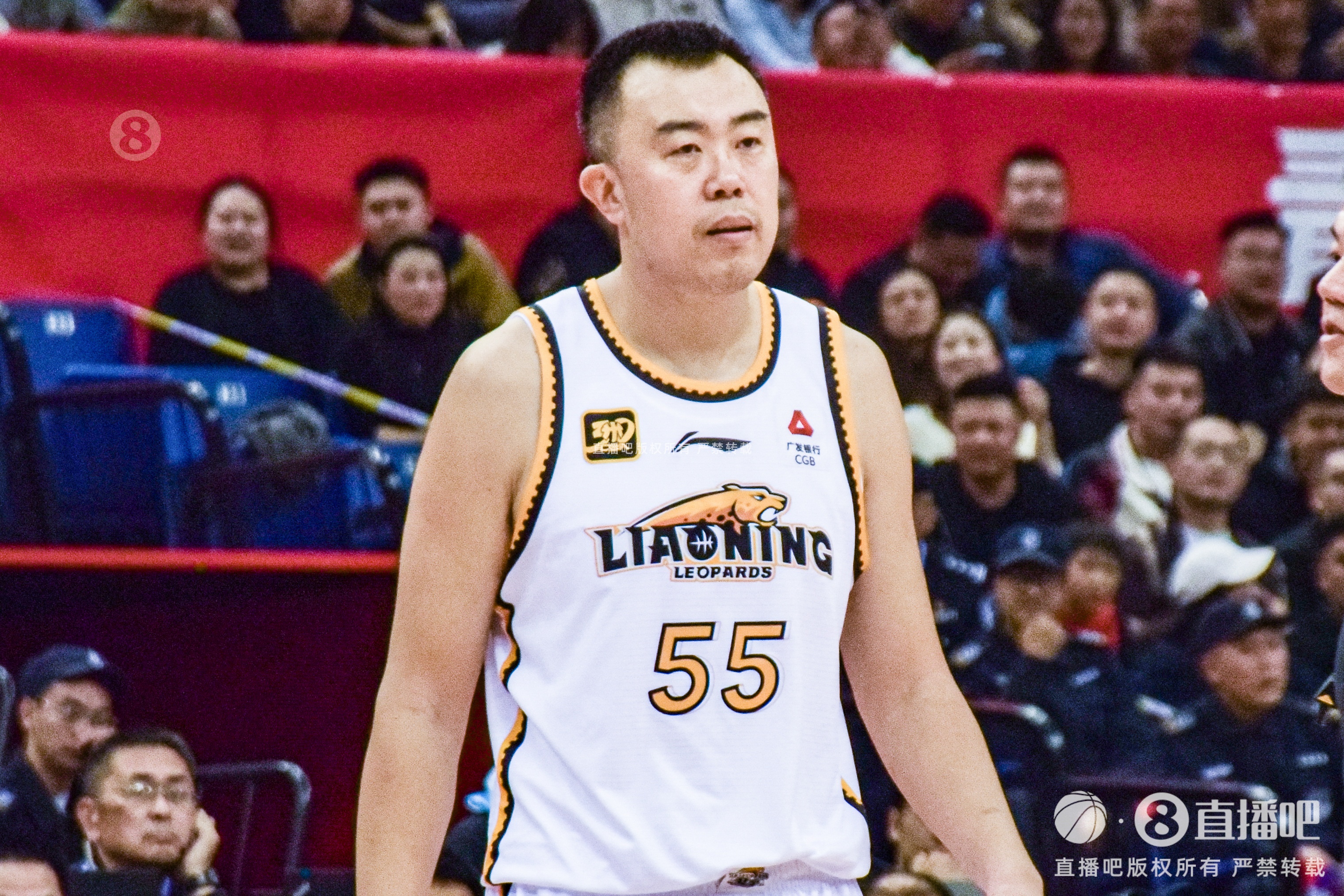 油箱满满的!韩德君上半场5投全中得到10分3板2助1断